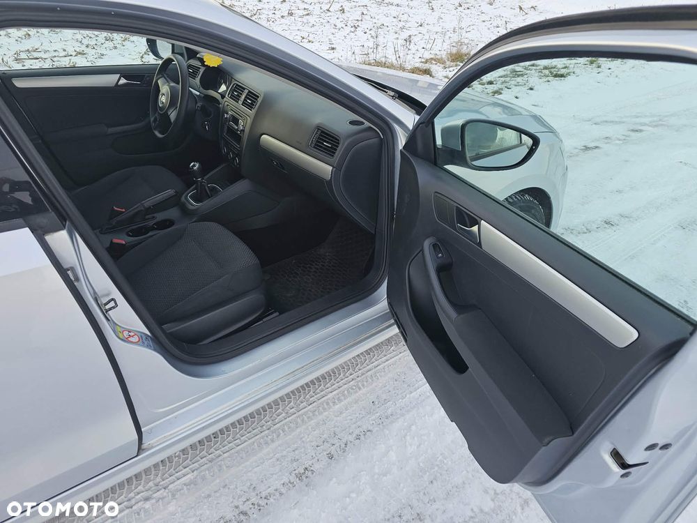 Volkswagen Jetta 1.6 TDI Trendline - 17