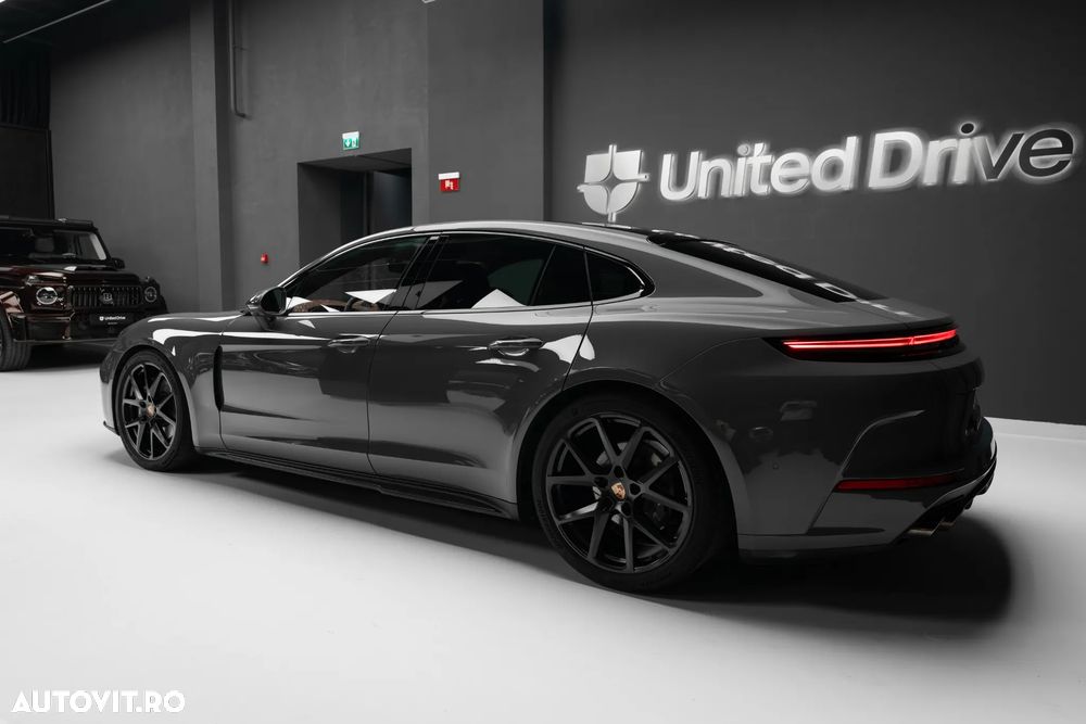 Porsche Panamera 4 - 8