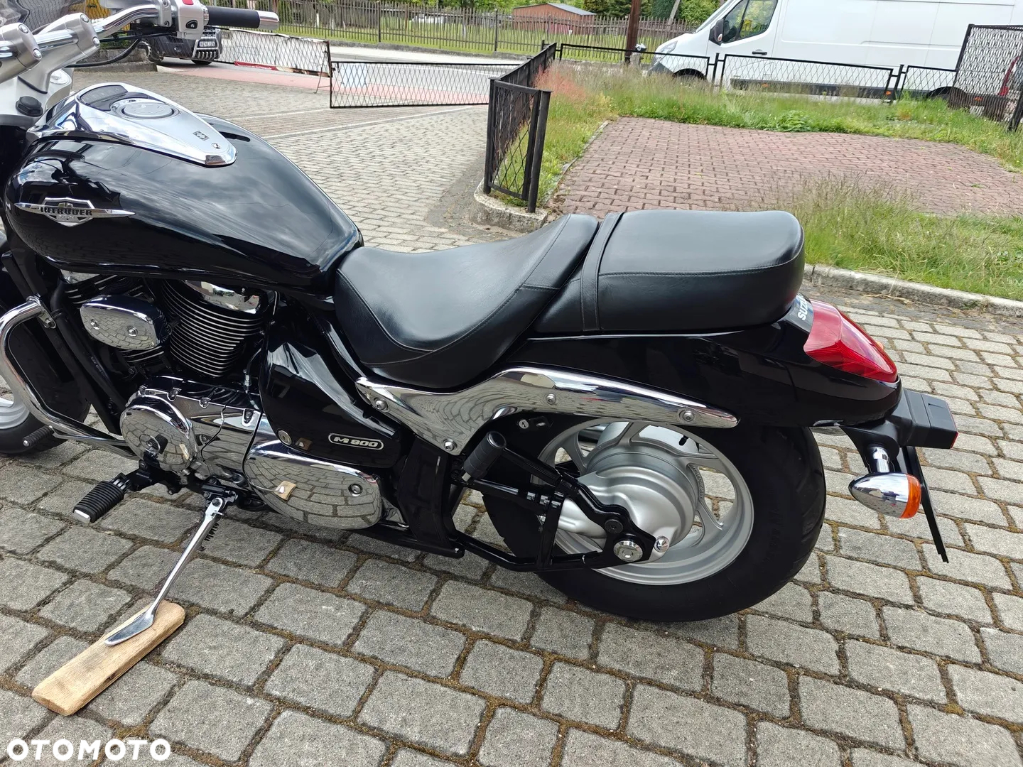 Suzuki Intruder - 13