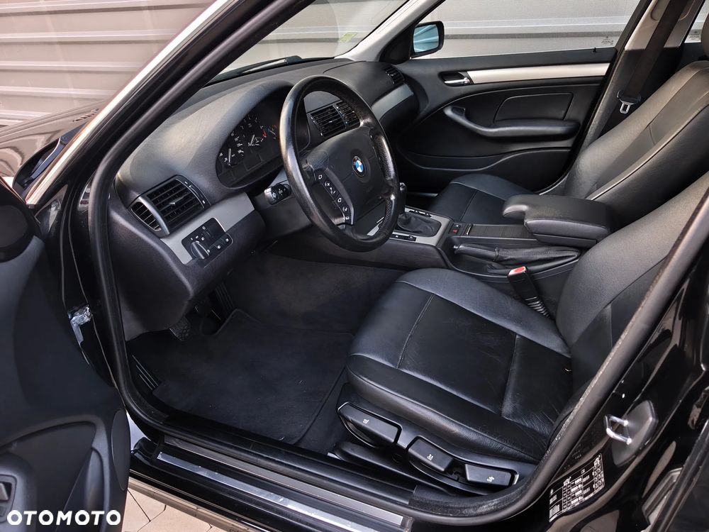 BMW Seria 3 325i Edition Exclusive - 28