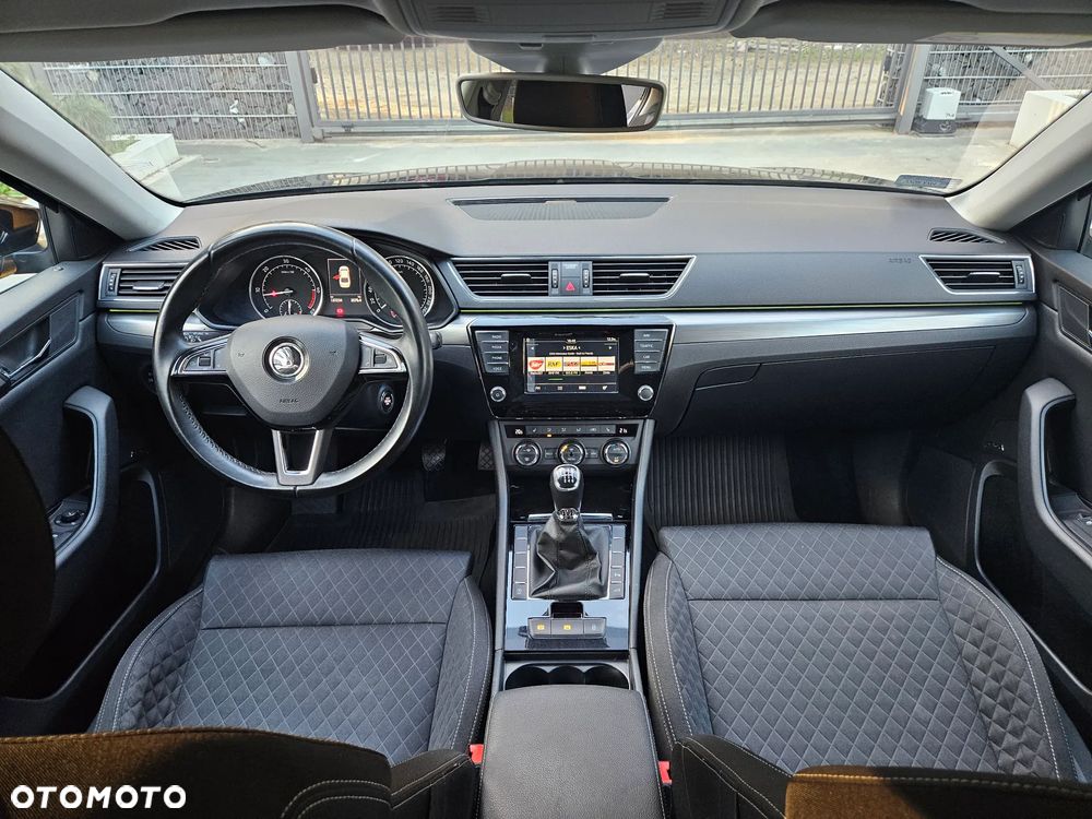 Skoda Superb 2.0 TDI Style - 32