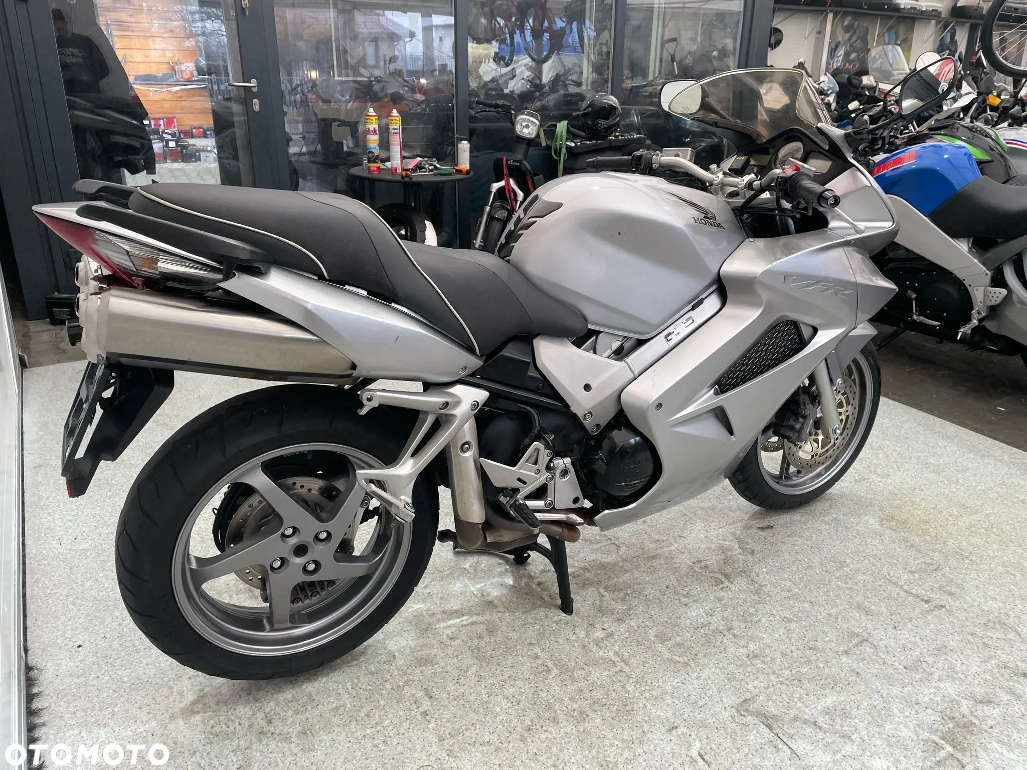 Honda VFR - 4