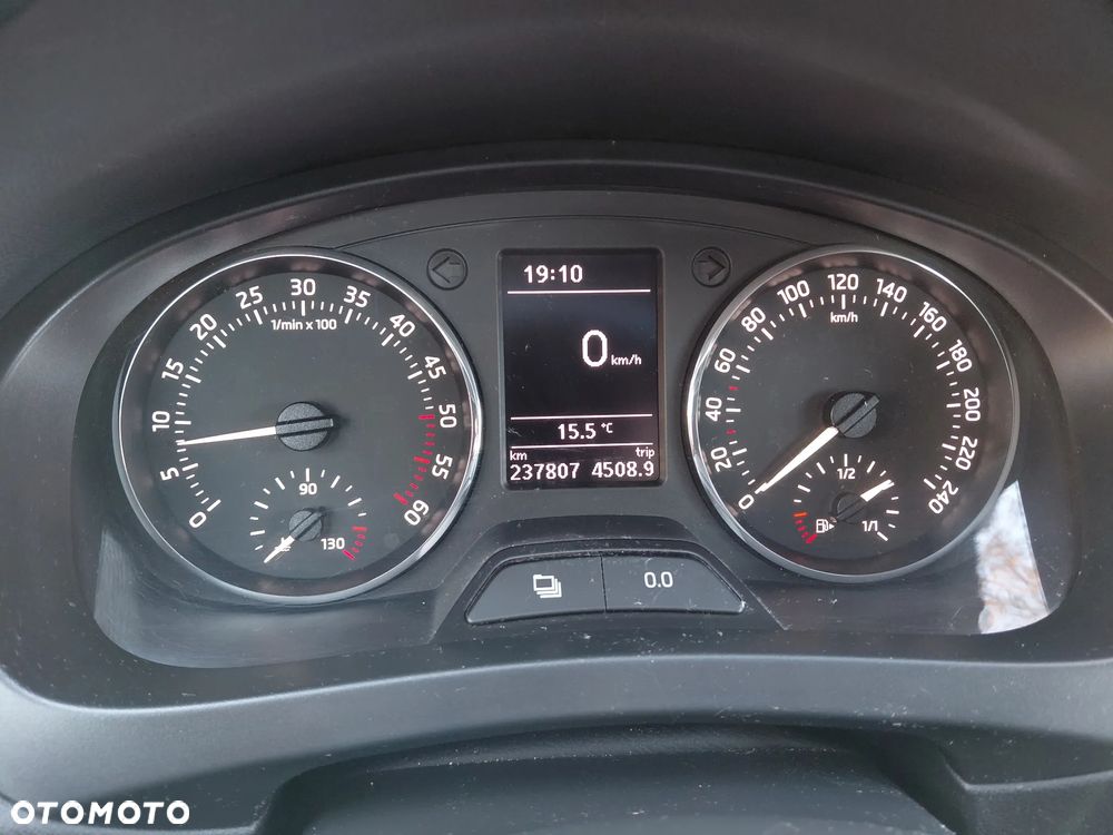 Skoda RAPID Spb 1.6 TDI DPF Ambition - 6