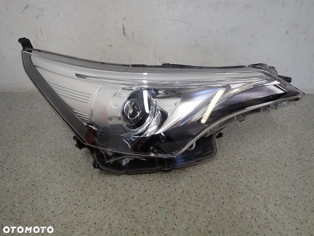 TOYOTA AVENSIS T27 15-18 REFLEKTOR PRAWY LAMPA PRZEDNIA LED LIFT - 1