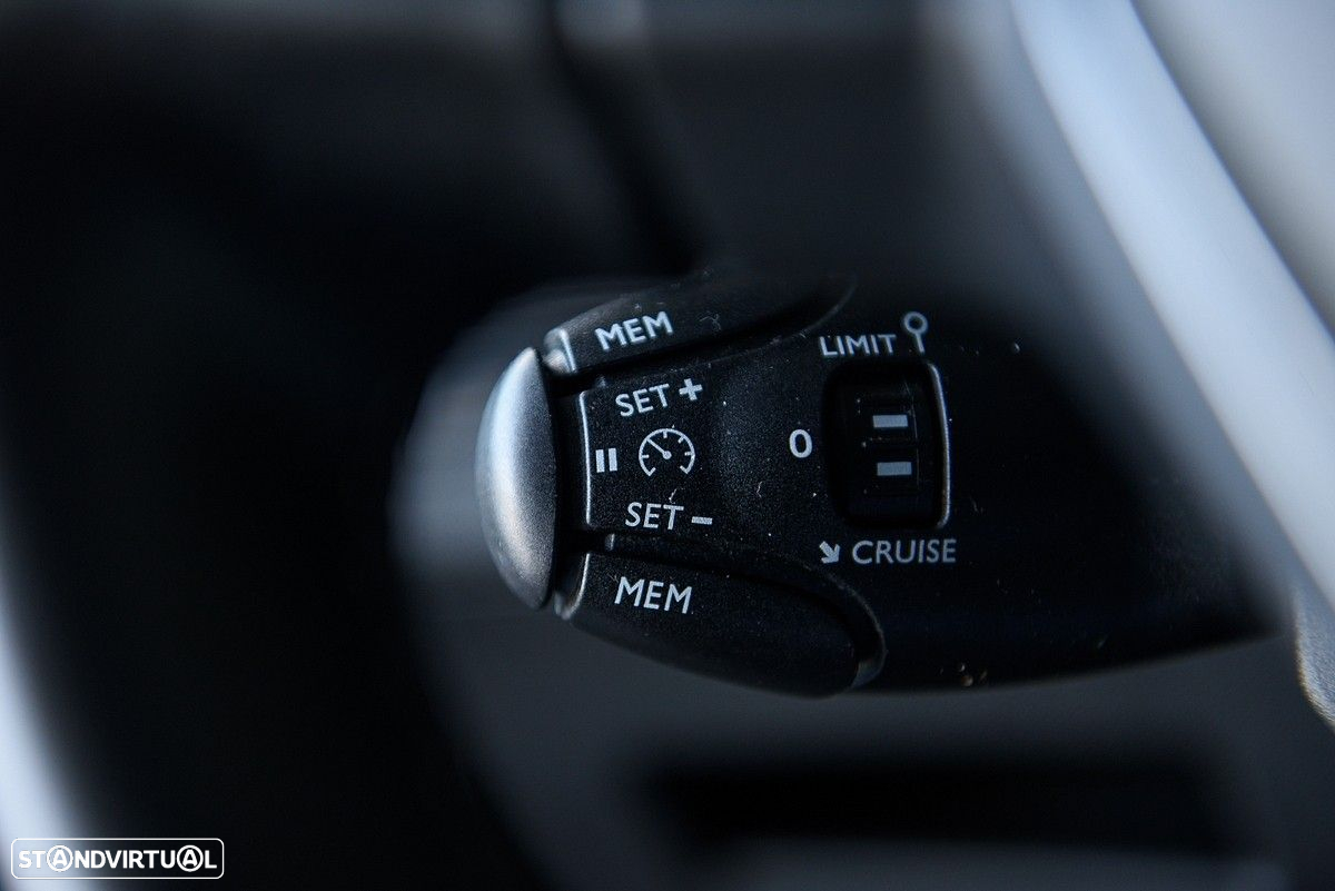 Peugeot 3008 1.2 PureTech Allure Pack EAT8 - 39