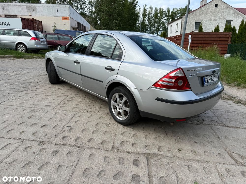 Ford Mondeo 2.0 Ghia - 7