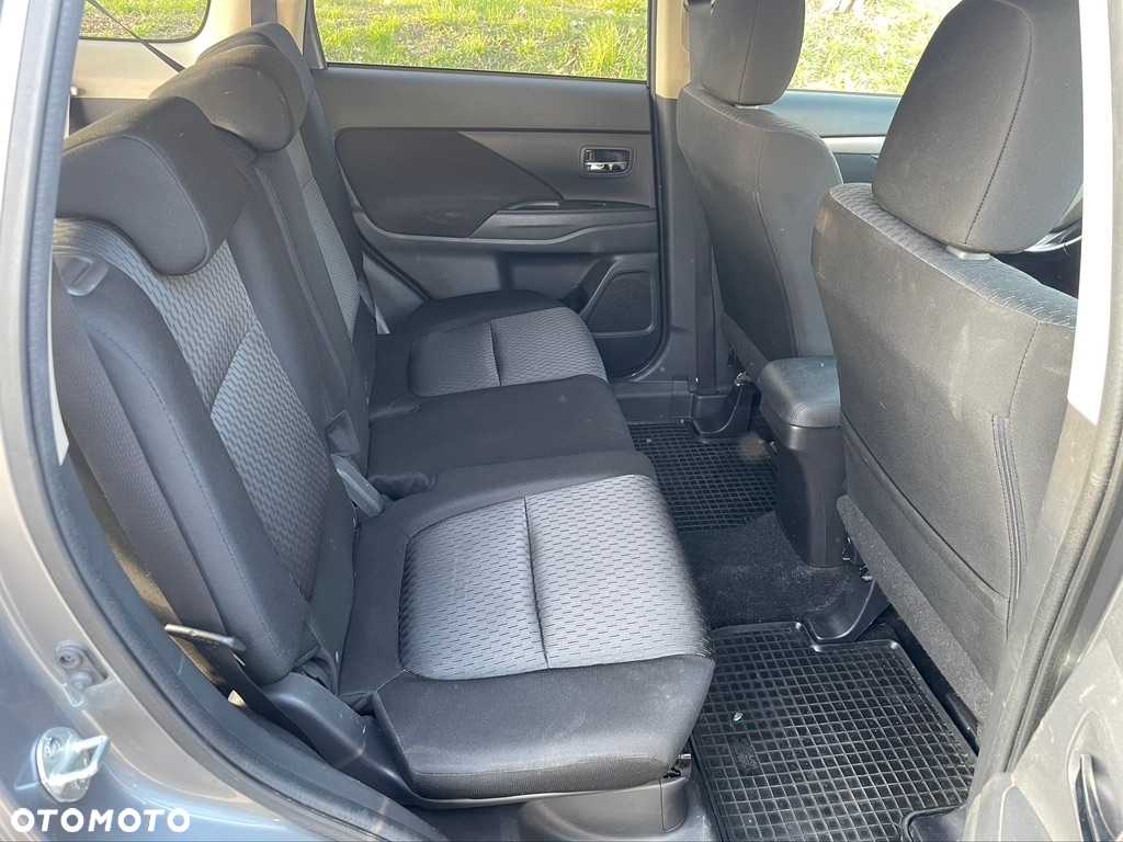 Mitsubishi Outlander 2.2 DID Intense + - 12