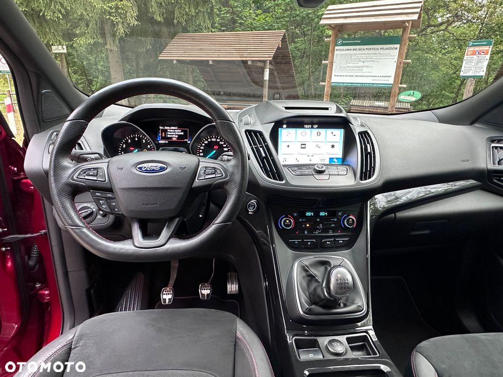 Ford Kuga 1.5 EcoBoost 2x4 ST-Line - 5