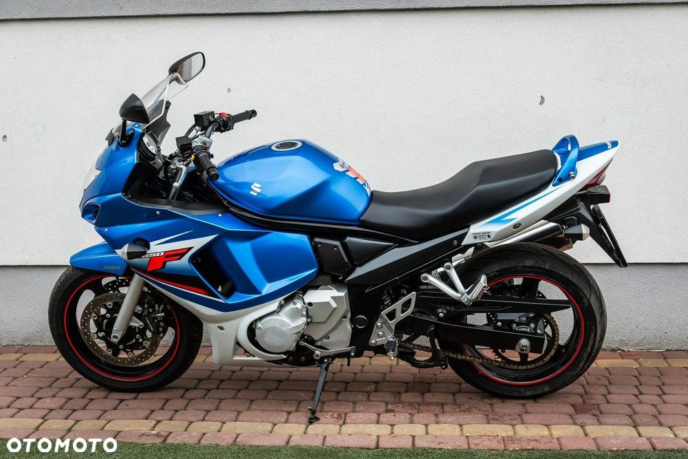 Suzuki GSX - 4