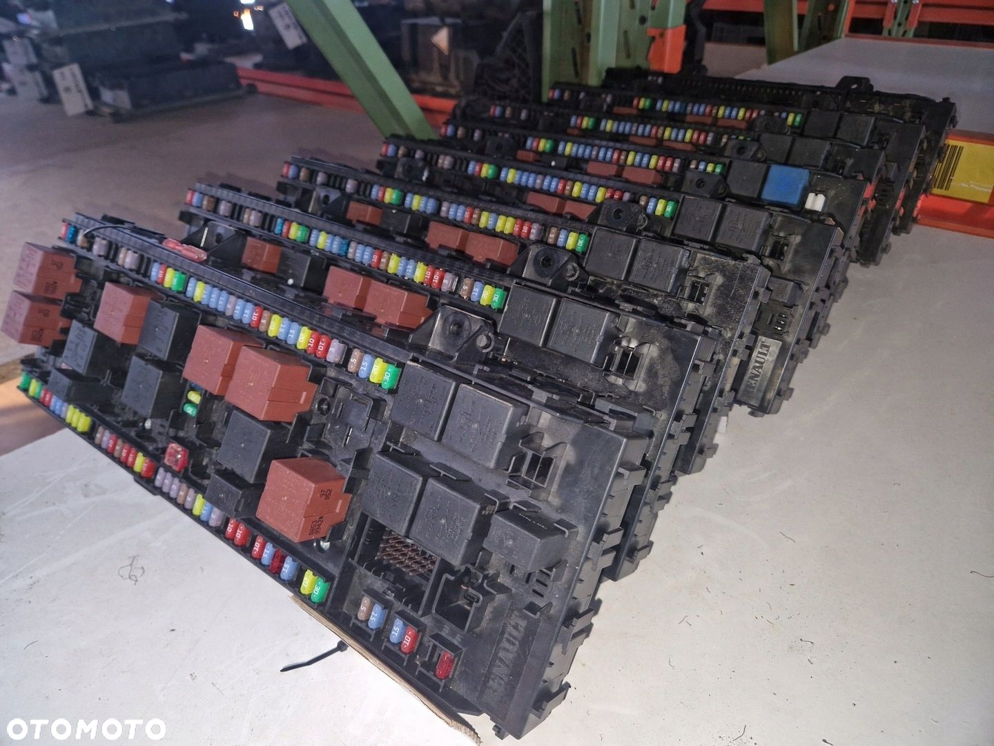 PŁYTA BEZPIECZNIKÓW SKRZYNKA RENAULT GAMA T RANGE - 2