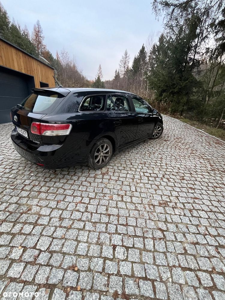 Toyota Avensis 2.0 D-4D Sol - 2