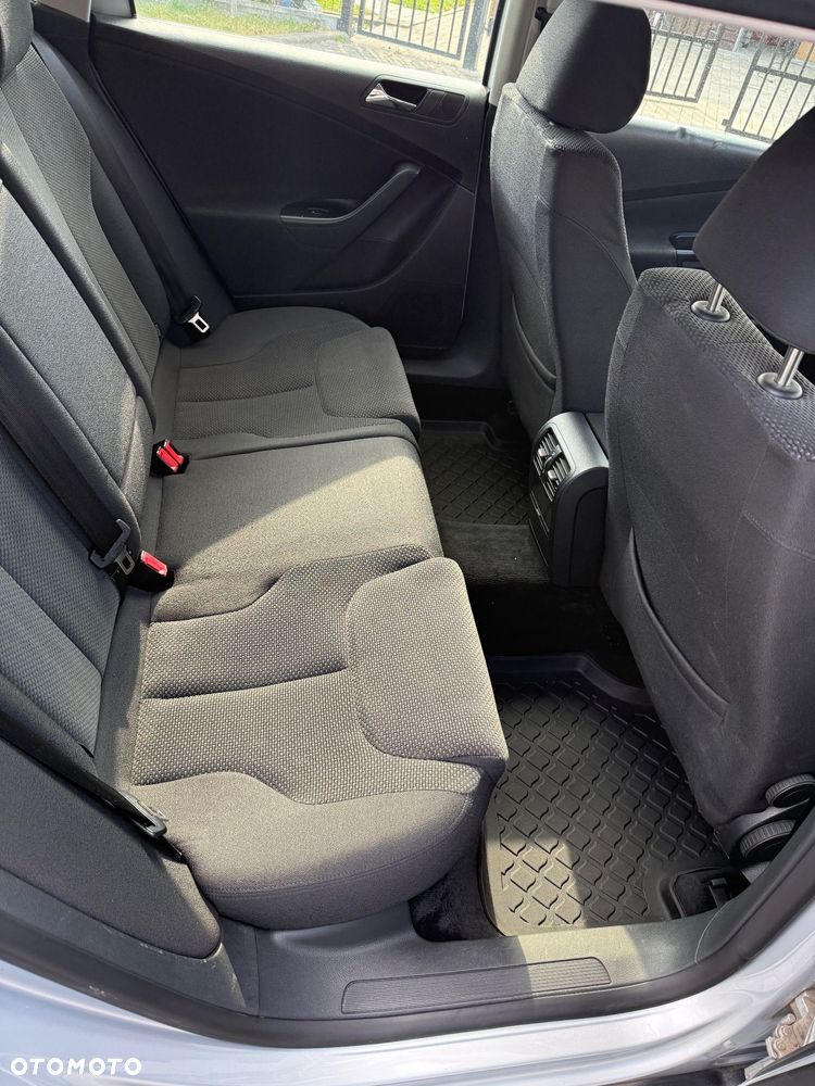 Volkswagen Passat - 2