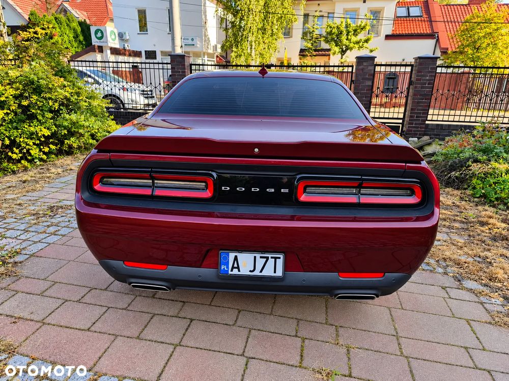 Dodge Challenger - 7