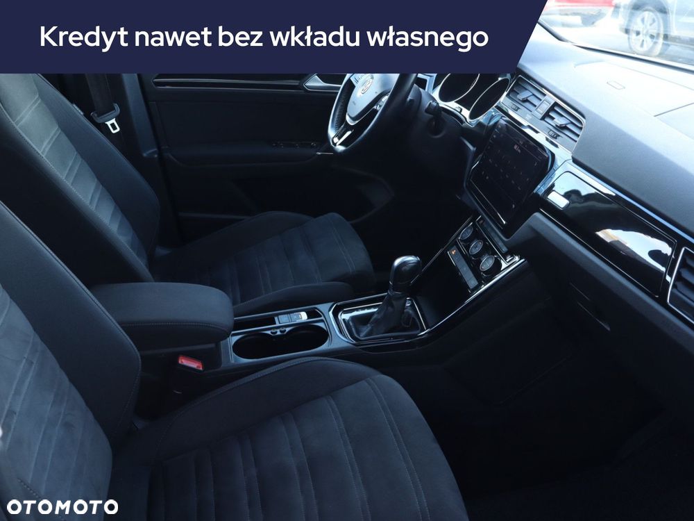 Volkswagen Touran - 11