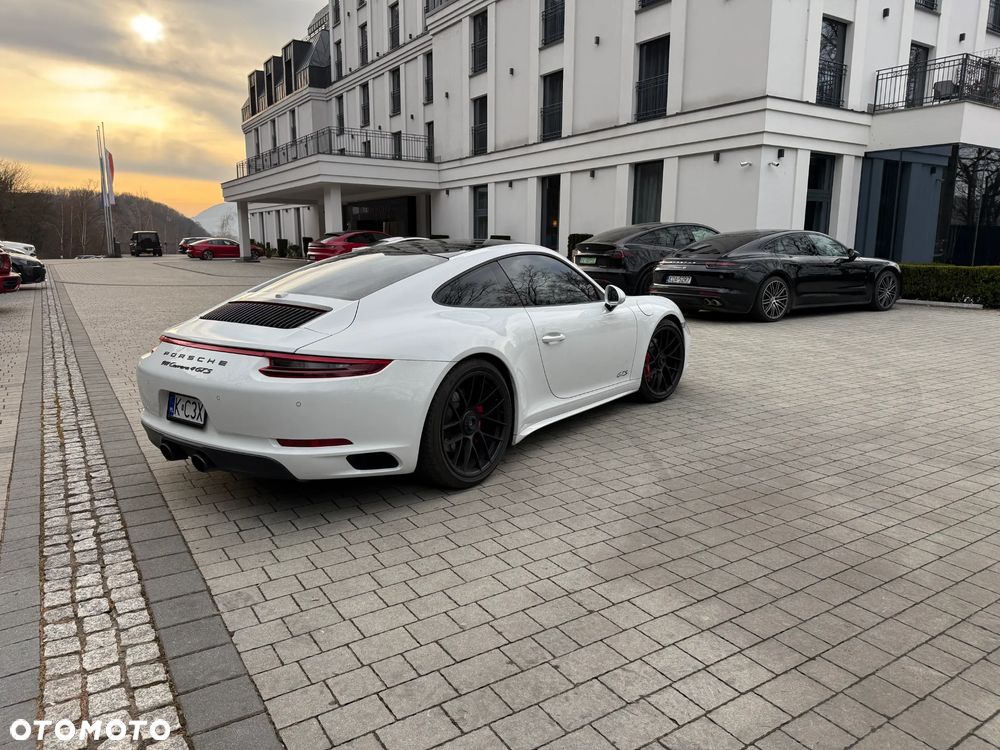 Porsche 911 Carrera 4 GTS PDK - 4