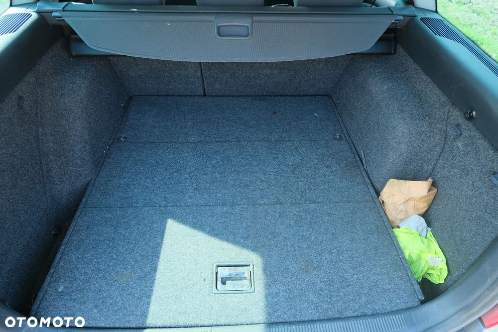 Skoda Octavia 1.6 Ambiente - 10