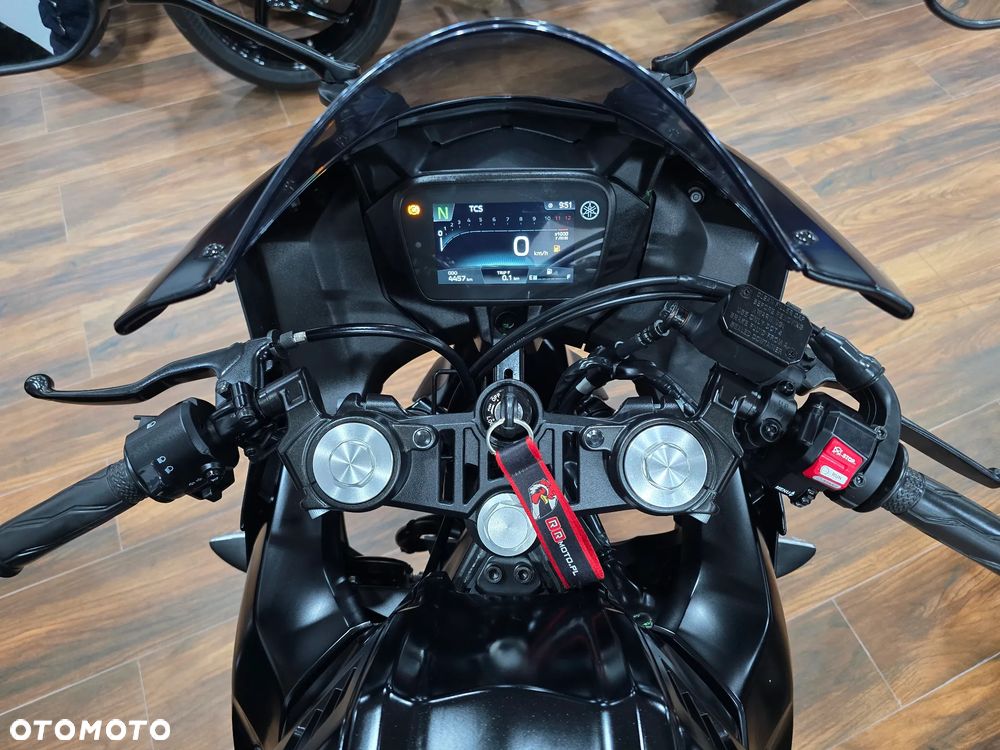 Yamaha YZF - 4