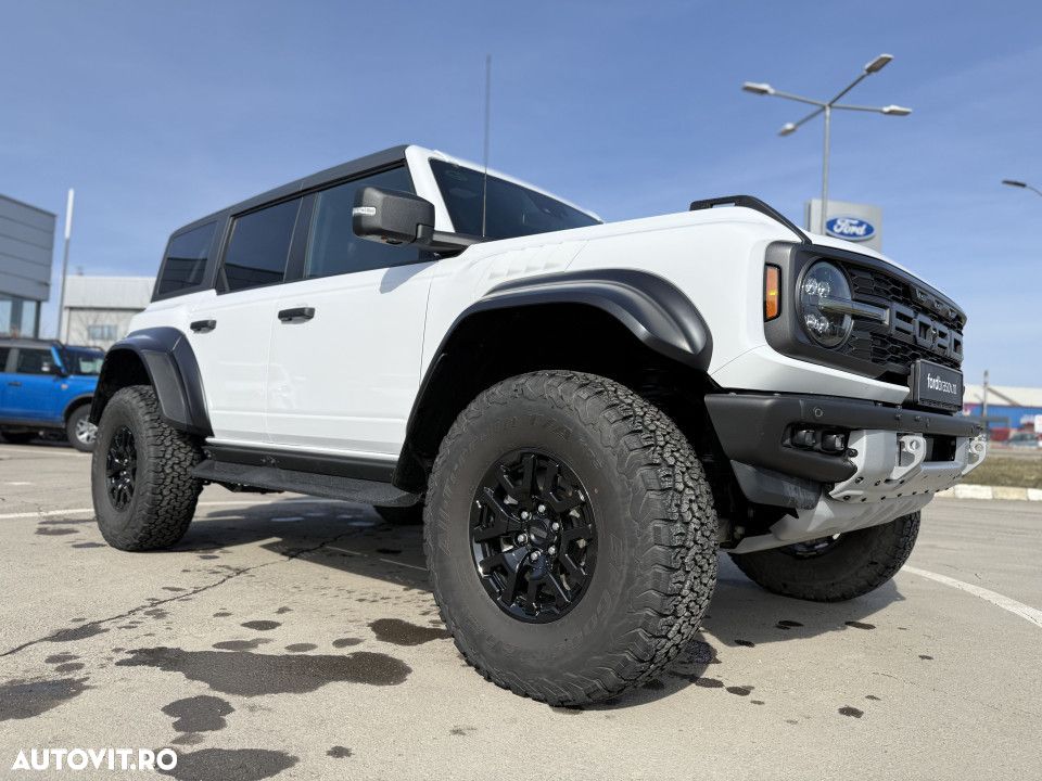 Ford Bronco - 11