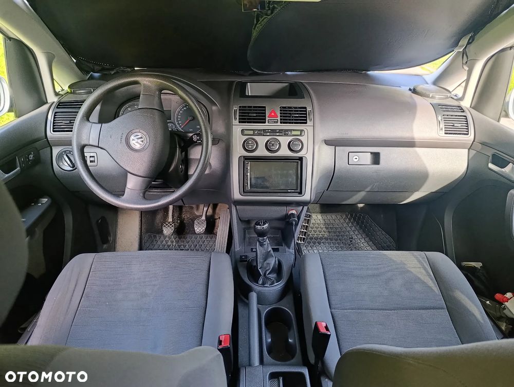 Volkswagen Touran - 12
