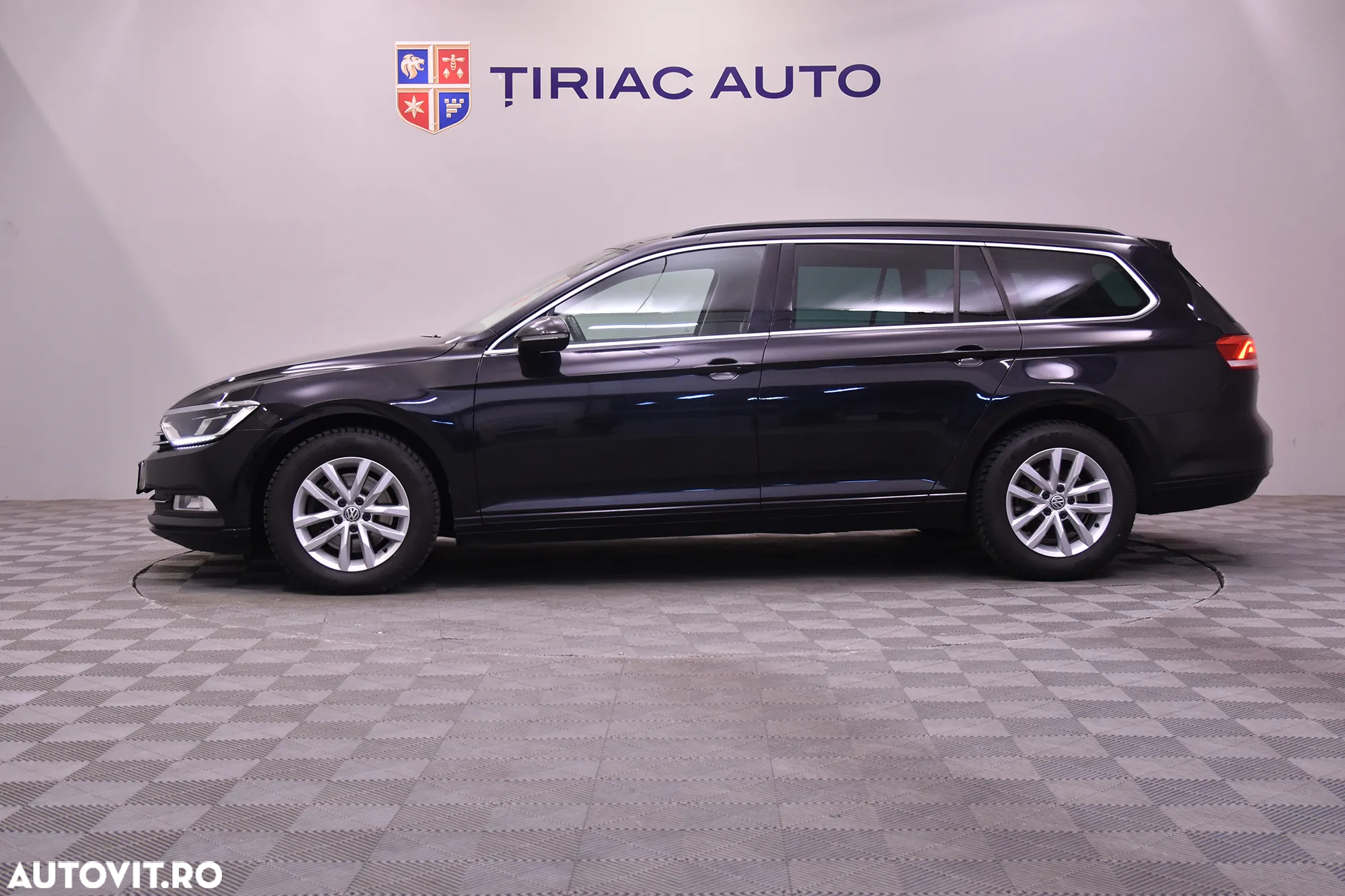 Volkswagen Passat - 2