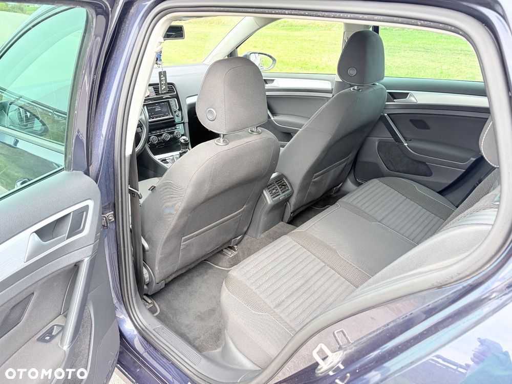 Volkswagen Golf - 10