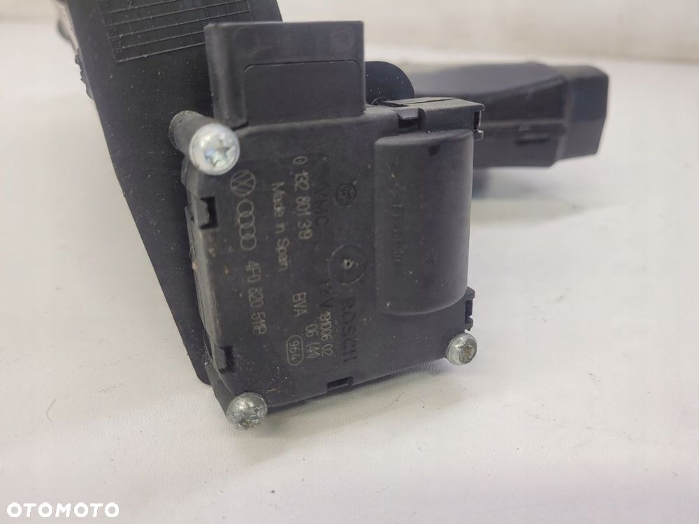 KANAŁ CIEPŁEGO POWIETRZA AUDI Q7 4L 7L0820351B - 2