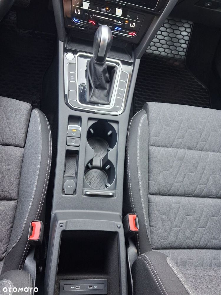Volkswagen Passat - 29