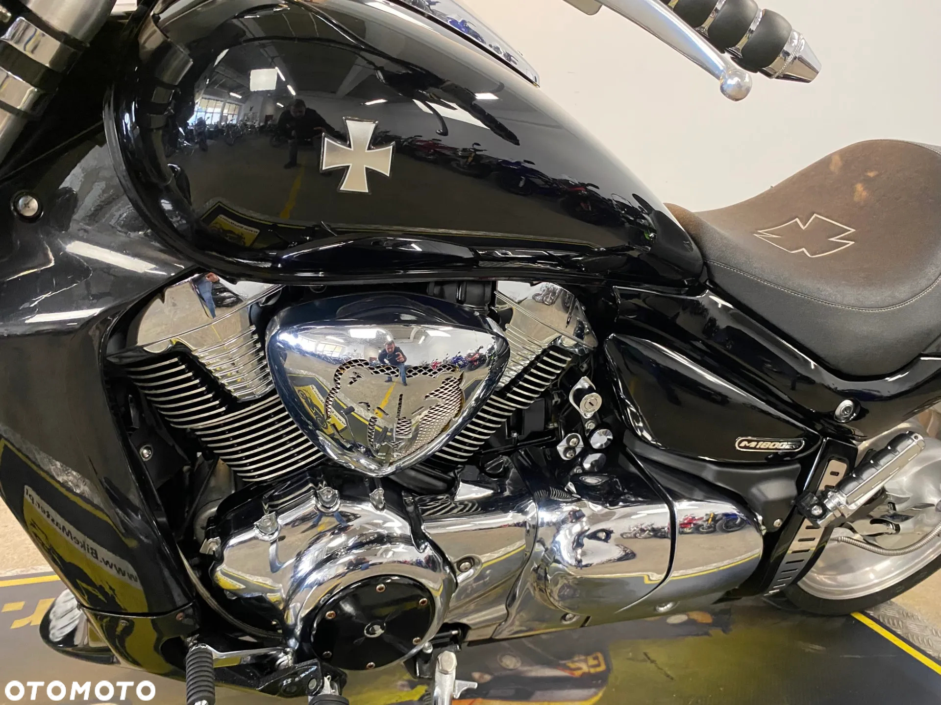 Suzuki Intruder - 12