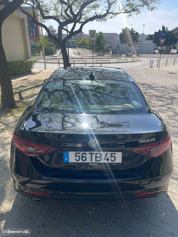 Alfa Romeo Giulia 2.2 D AT8 - 10