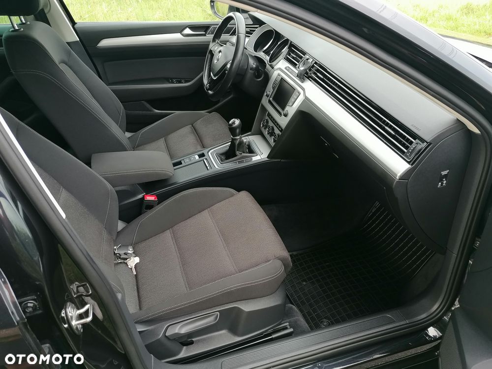 Volkswagen Passat - 8