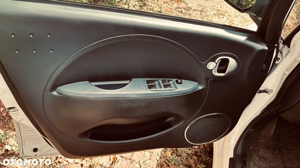 Peugeot iOn Active - 8