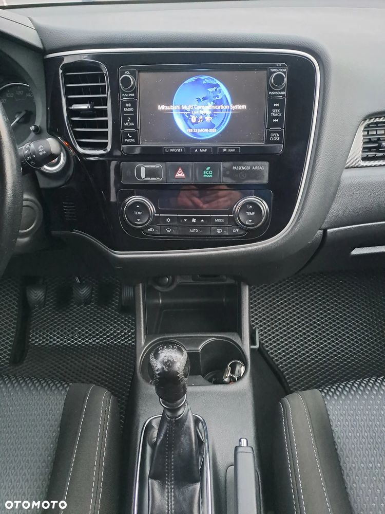 Mitsubishi Outlander - 16