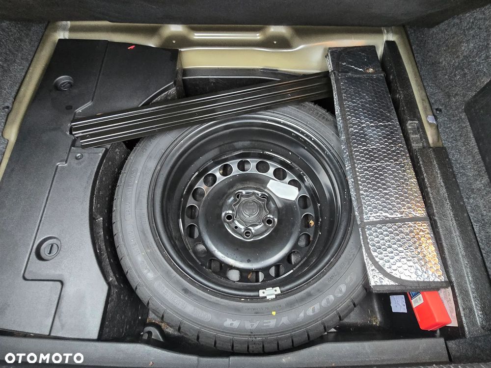 Volkswagen Passat 1.9 TDI Comfortline - 30