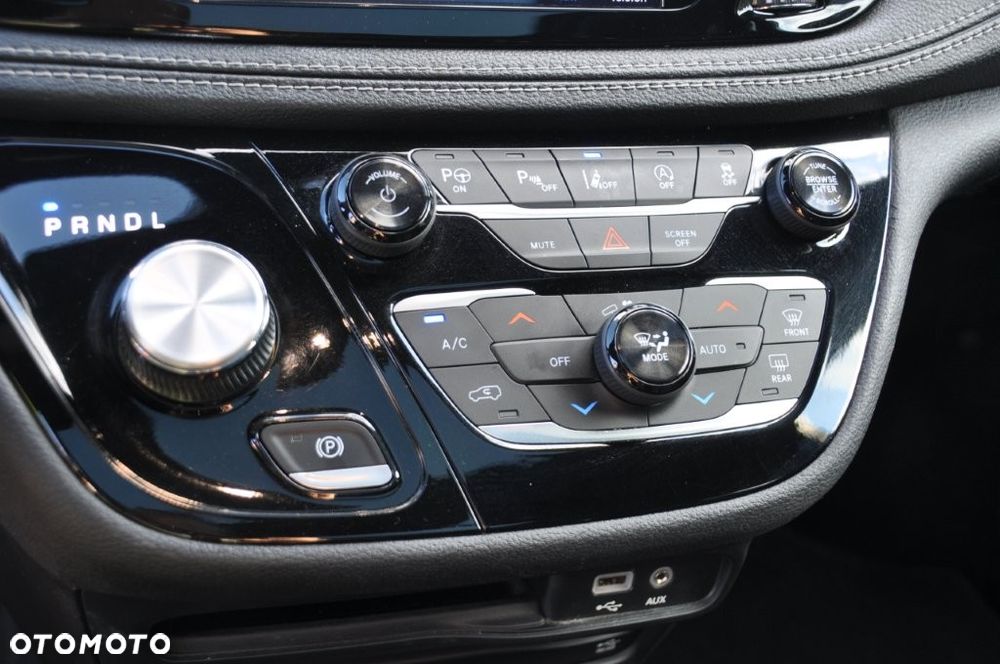 Chrysler Pacifica - 26