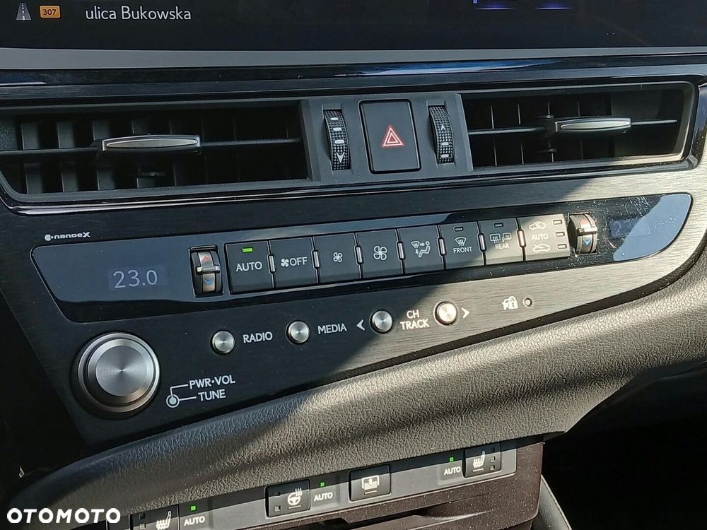 Lexus ES 300h F Sport Edition - 25