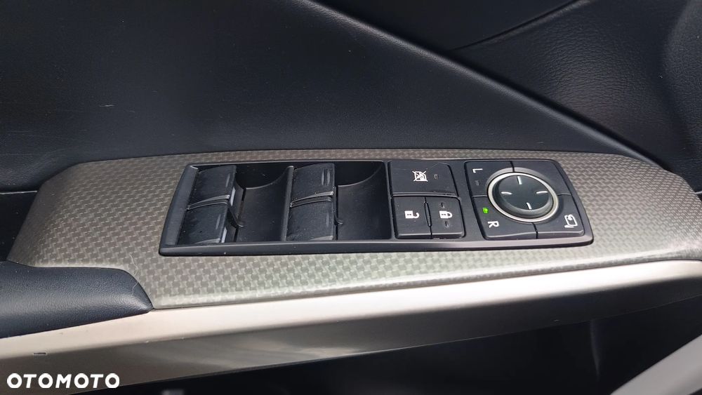 Lexus IS 300h F Sport - 28