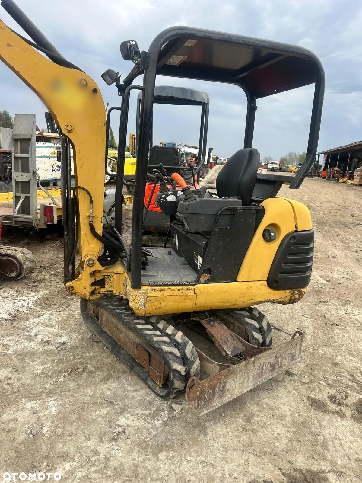 Caterpillar Minikoparka Gąsienicowa CAT Caterpillar 301 Osprzęt 2 Tony - 1