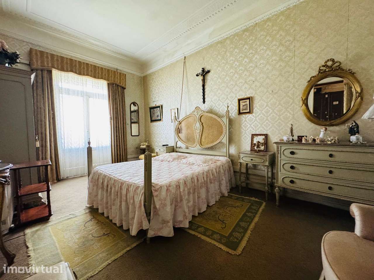Charmoso Apartamento Familiar de Época com Excelente Potencial - Grande imagem: 2/30