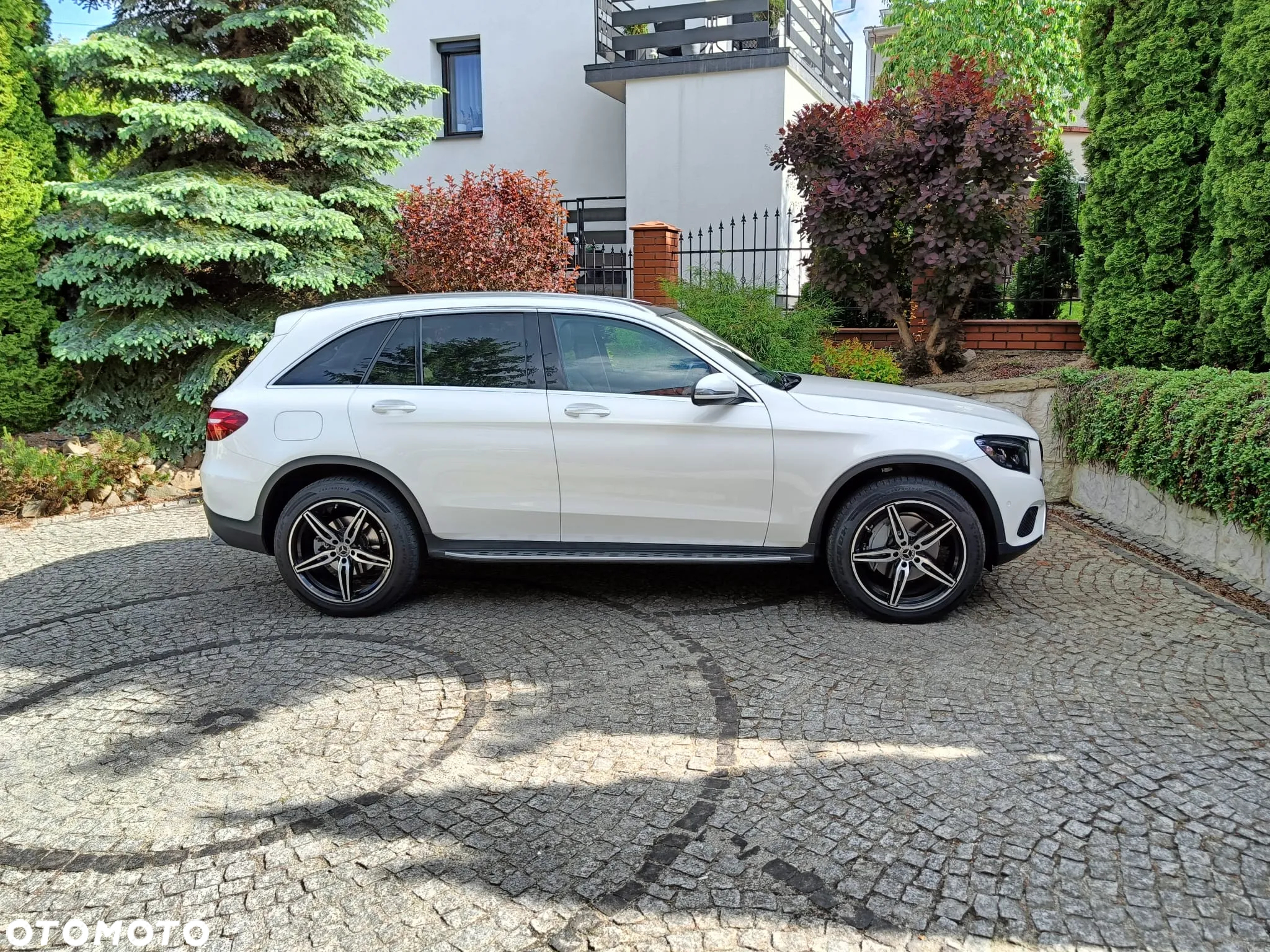 Mercedes-Benz GLC - 12