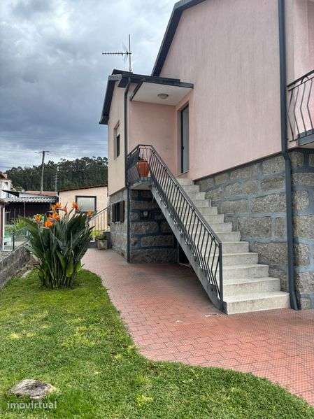 Moradia T3 4 frentes Rebordões Santo Tirso - Grande imagem: 2/6