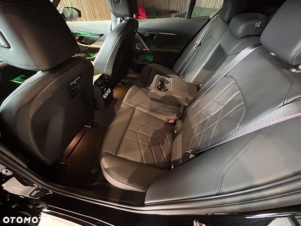 BMW Seria 5 540d xDrive mHEV - 22