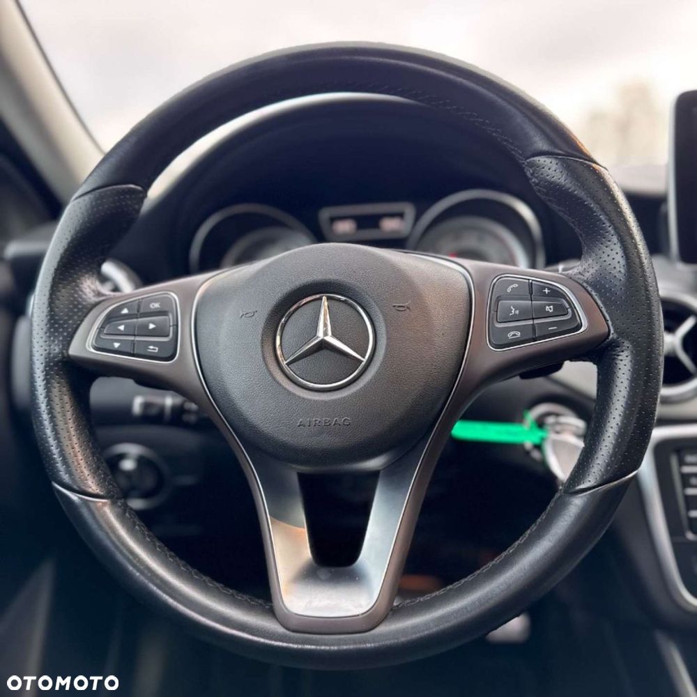 Mercedes-Benz GLA - 23