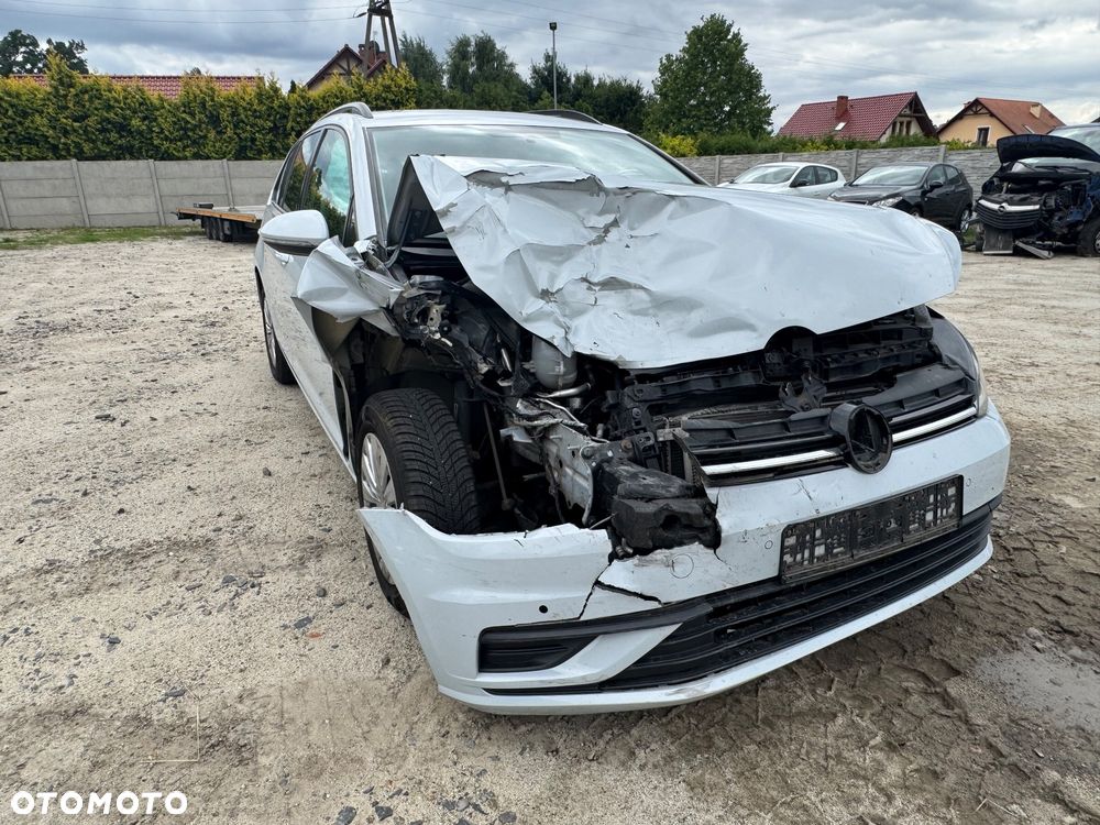 Volkswagen Golf 1.0 TSI (BlueMotion Technology) Trendline - 4