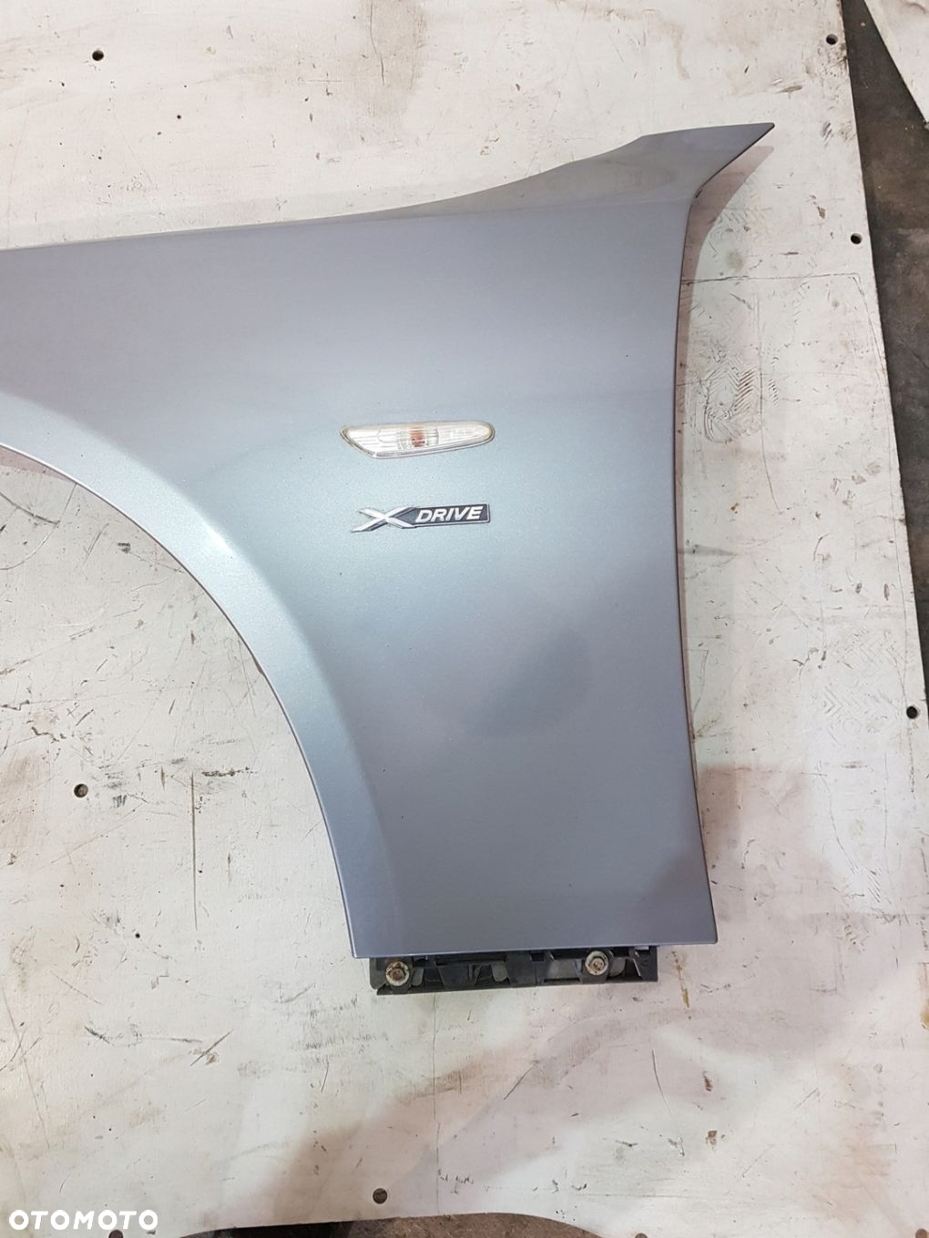 BŁOTNIK LEWY PRZÓD BMW E60 E61 LCI EUR SPACEGRAU METALLIC A52/7 - 4