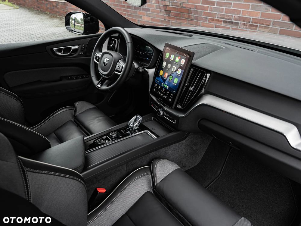 Volvo XC 60 B5 B AWD Plus Dark - 24