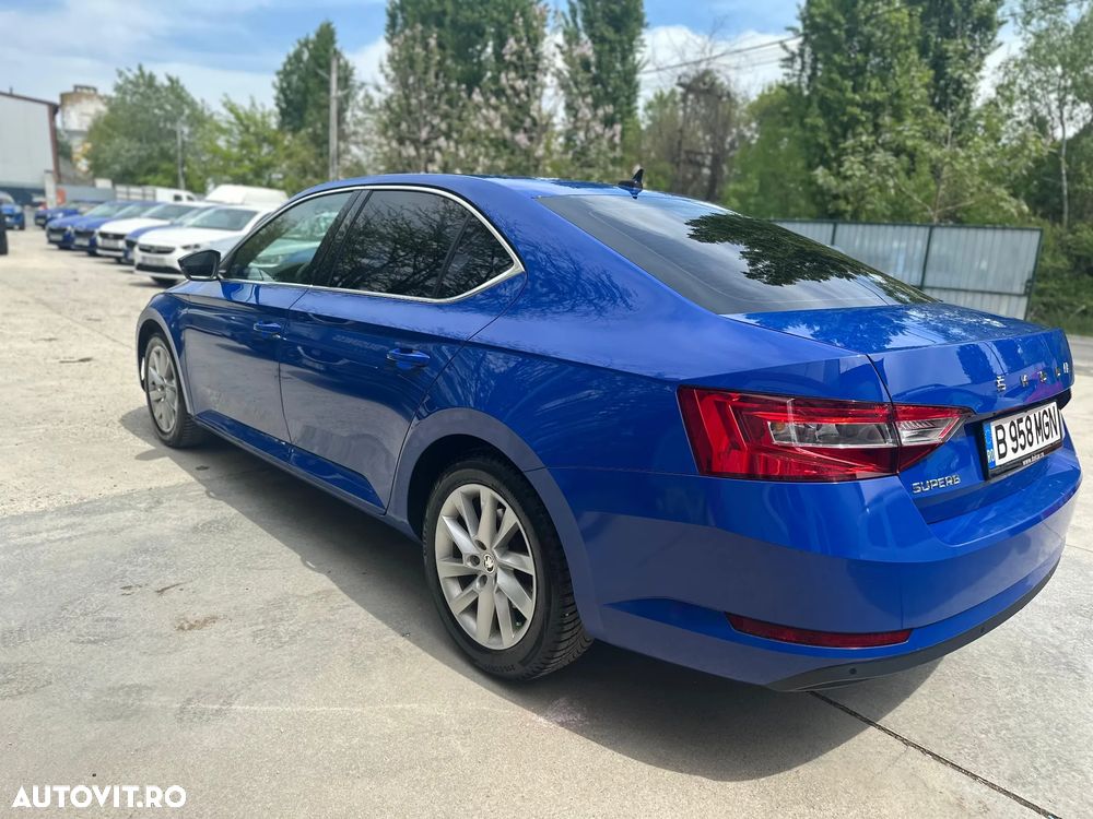 Skoda Superb 2.0 TDI DSG Ambition - 8