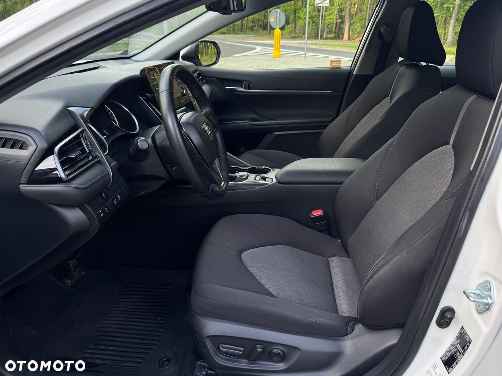 Toyota Camry 2.5 Hybrid Comfort CVT - 22