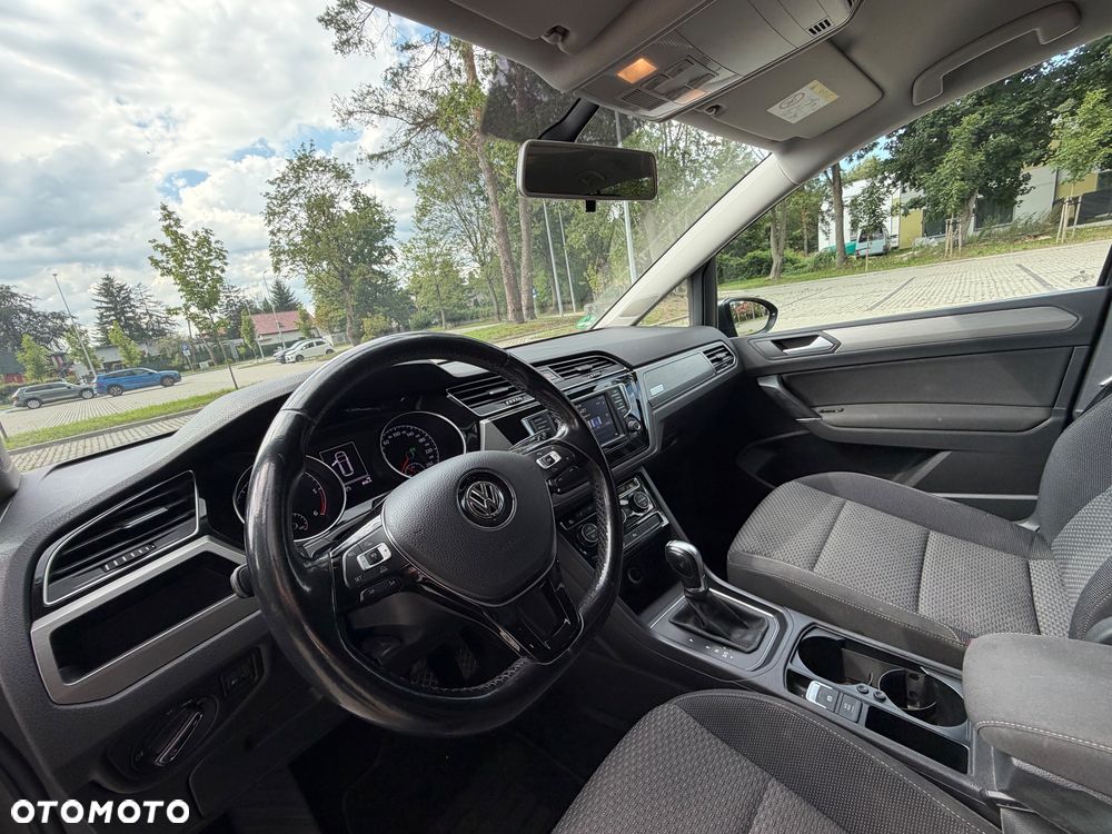 Volkswagen Touran - 15