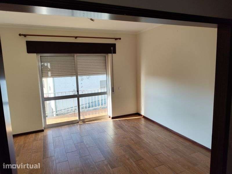 Alugo apartamento T2 - Grande imagem: 4/9