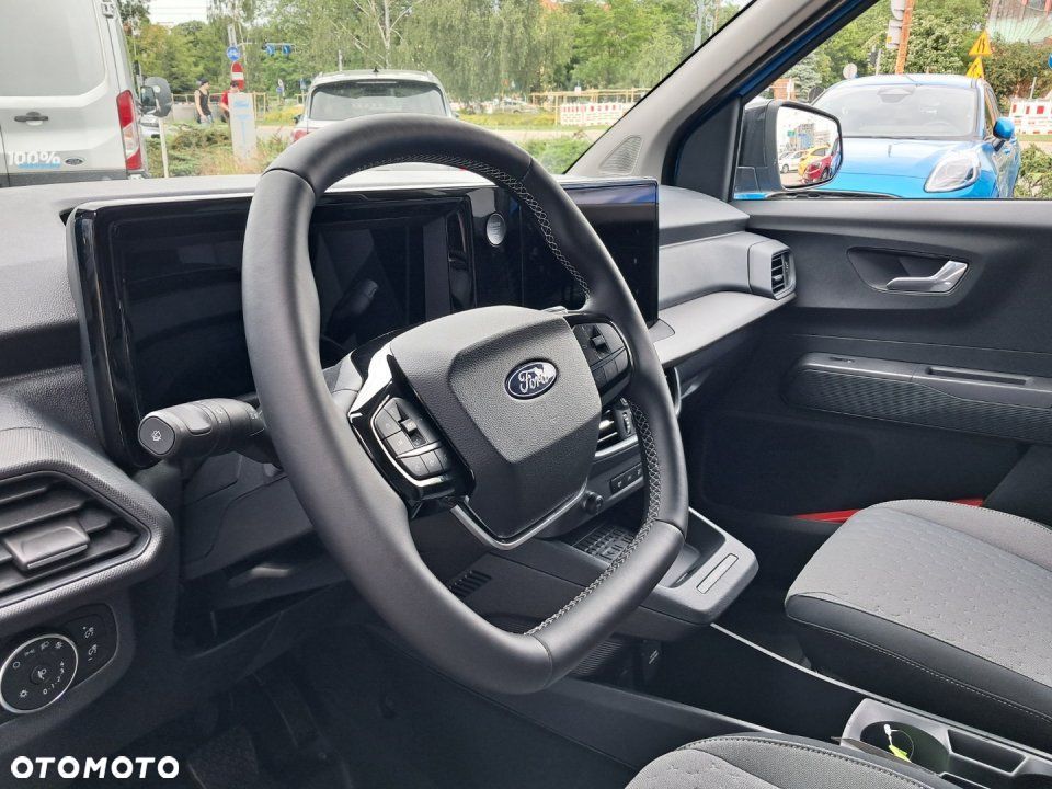 Ford Transit Courier - 14